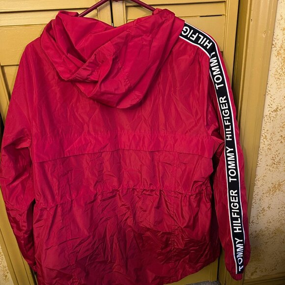 Tommy Hilfiger Womans Red Hooded Windbreaker jacket w logo on sleeves sz m - Picture 4 of 4